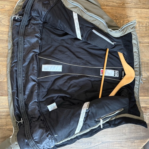 Degre 7 Olive and White SKI Jacket with Sky Blue Accents - Picture 7 of 9